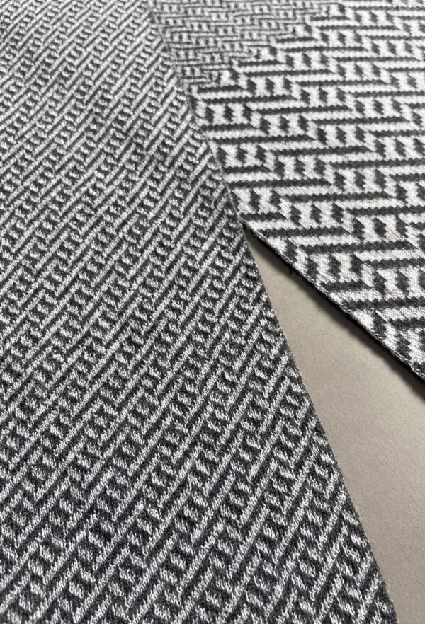 Intreccio_1700x2500_96dpi_grigio_vista