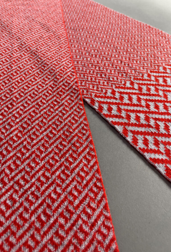 Intreccio_1700x2500_96dpi_rosso_dettaglio