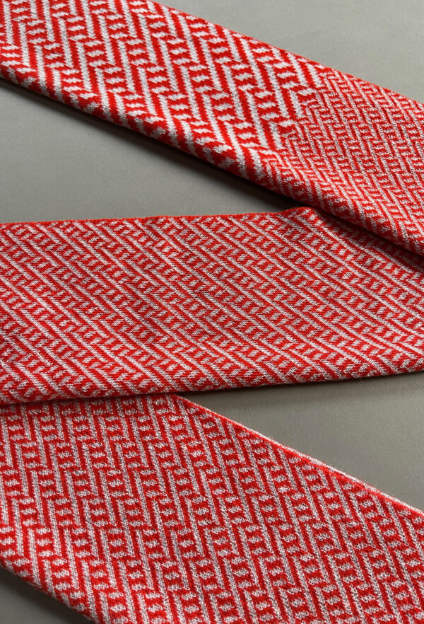 Intreccio_1700x2500_96dpi_rosso_dettaglio1